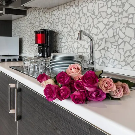 The Queen Luxury - Fiorita Apartment