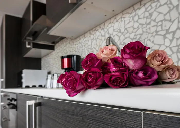 The Queen Luxury - Fiorita Апартаменты *