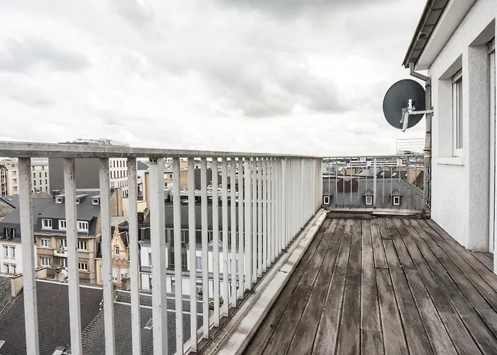 The Queen Luxury - Fiorita Apartamento